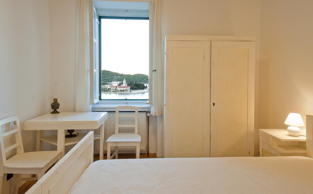 Villa Tangerine Vis Room photo